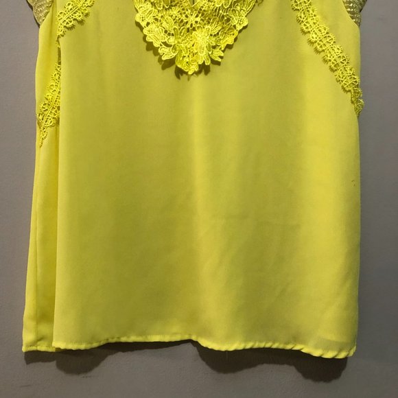 GB Cap Sleeve Blouse w/ Crochet Neckline Yellow Small - Picture 4 of 7